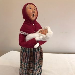 Byers Choice Carolers Caroling Mom and Crying Baby